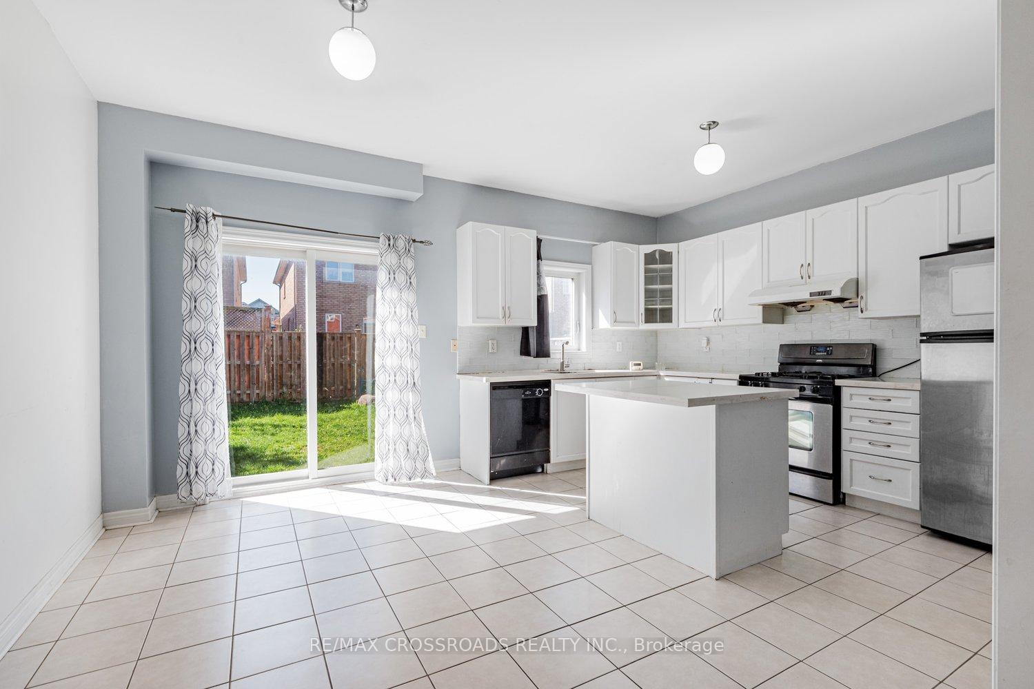Photo 7 of 81 Lahore Crescent, Markham, Cedarwood — HOMEH