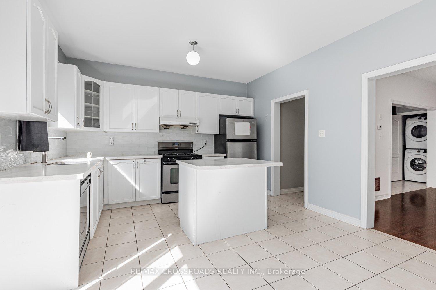 Photo 8 of 81 Lahore Crescent, Markham, Cedarwood — HOMEH