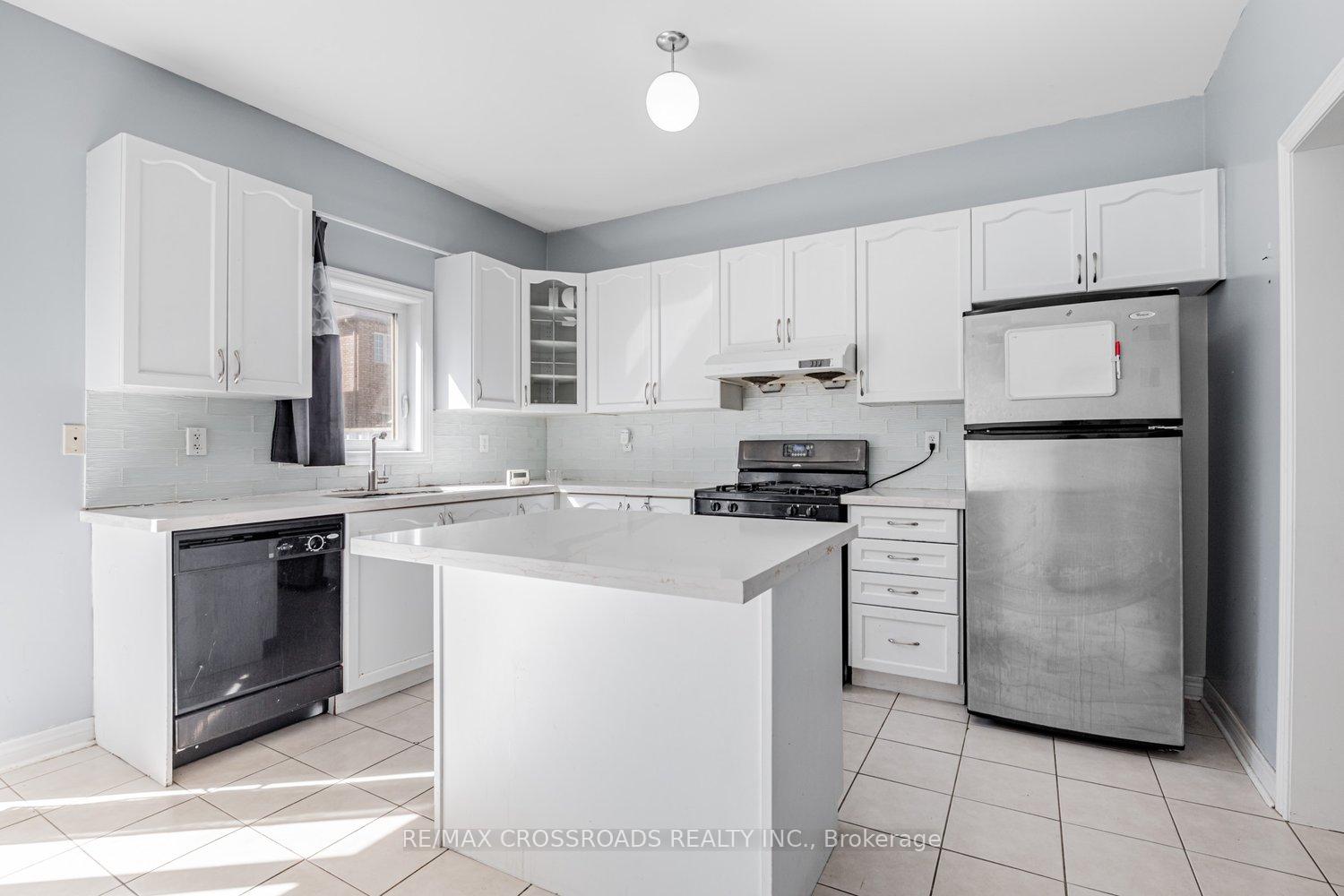 Photo 9 of 81 Lahore Crescent, Markham, Cedarwood — HOMEH
