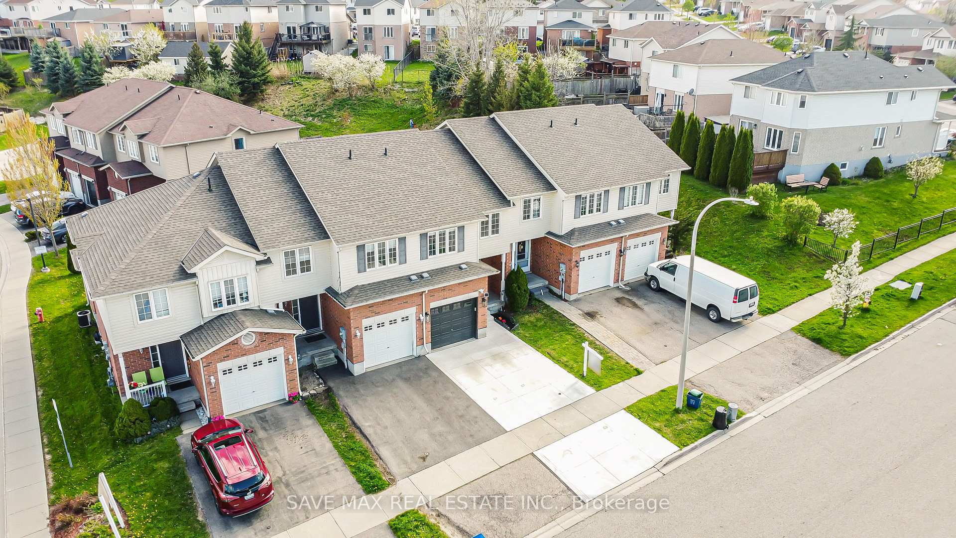 Photo 2 of 295 Briarmeadow Dr, Kitchener, Idlewood — HOMEH