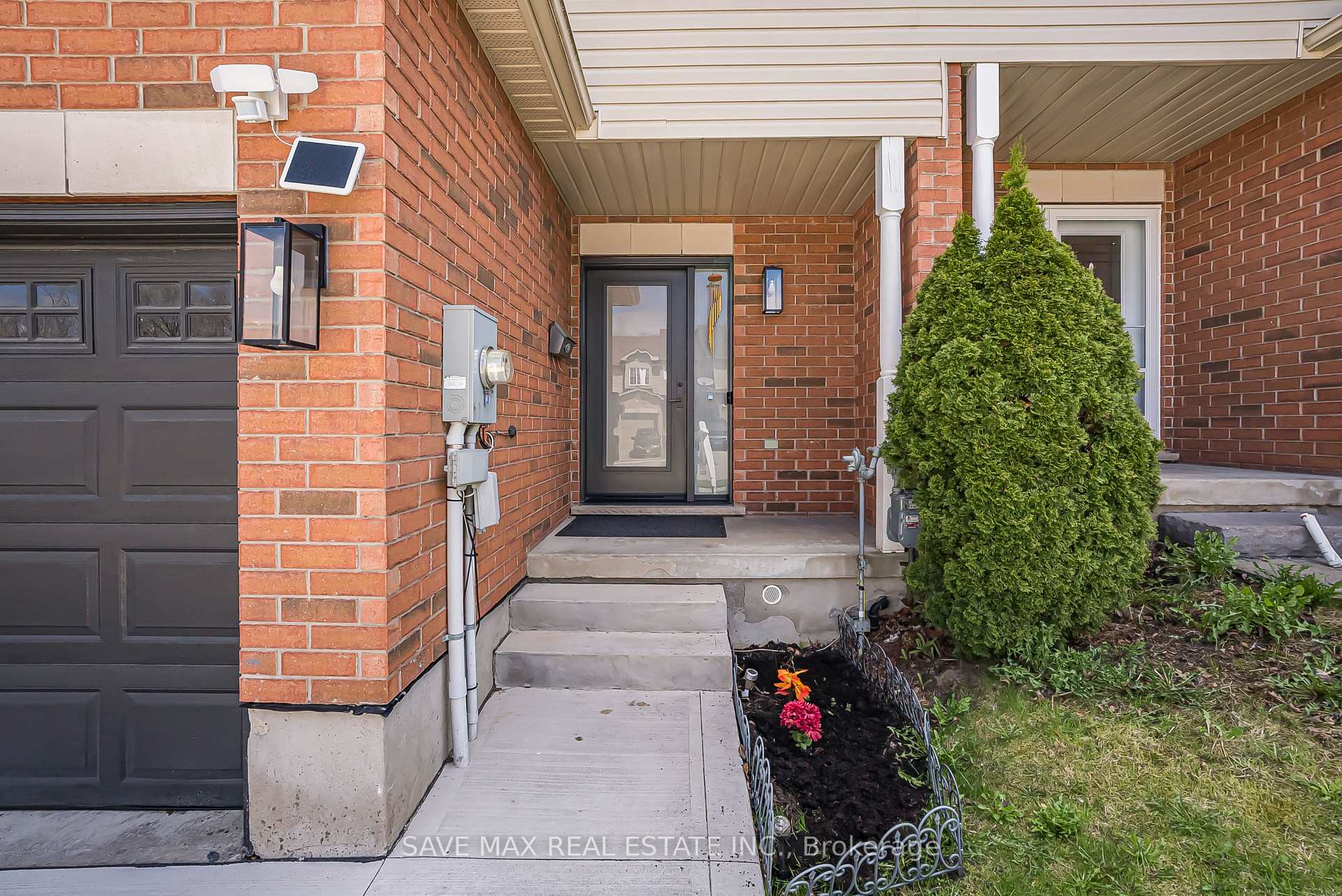 Photo 12 of 295 Briarmeadow Dr, Kitchener, Idlewood — HOMEH