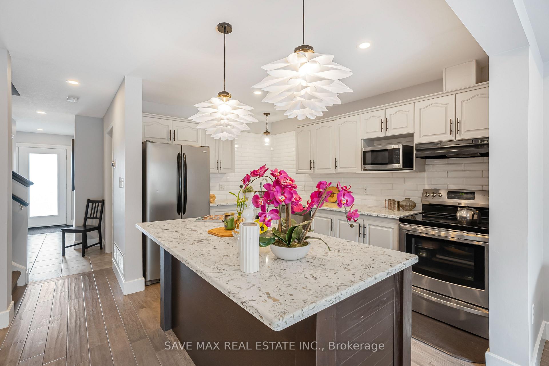 Photo 20 of 295 Briarmeadow Dr, Kitchener, Idlewood — HOMEH