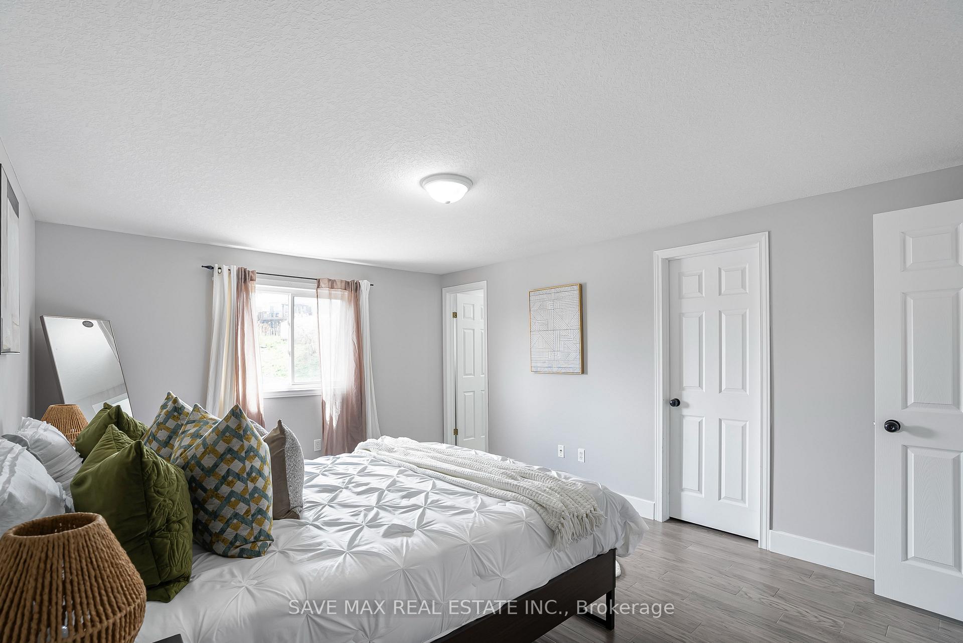 Photo 35 of 295 Briarmeadow Dr, Kitchener, Idlewood — HOMEH