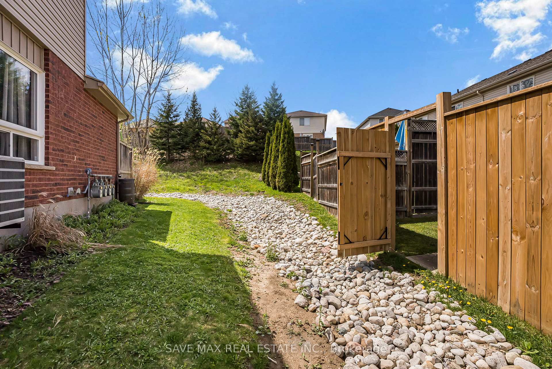 Photo 48 of 295 Briarmeadow Dr, Kitchener, Idlewood — HOMEH