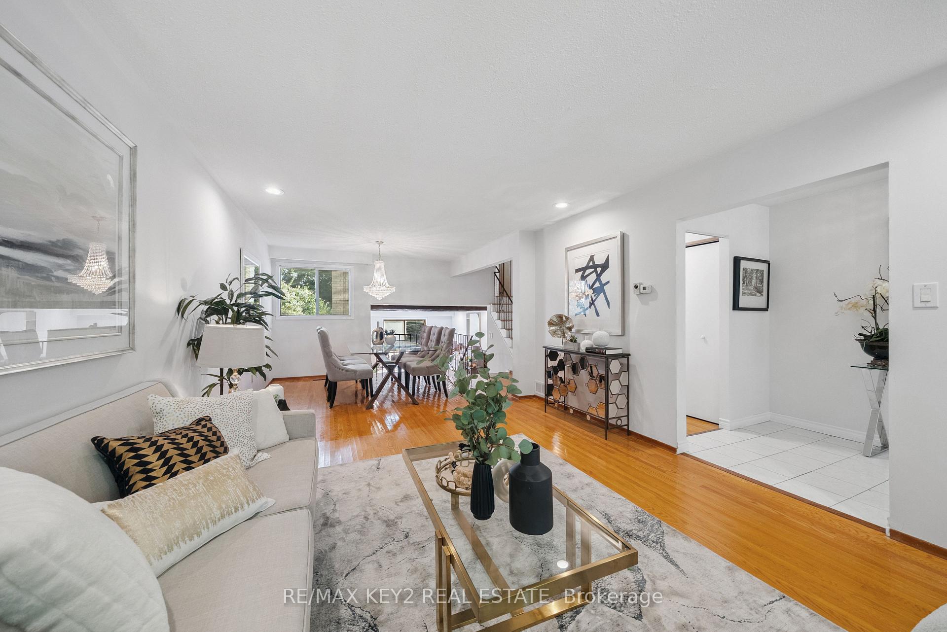 Photo 5 of 172 Bayview Fairways Drive, Markham, Bayview Fairway-Bayview Country Club Estates — HOMEH
