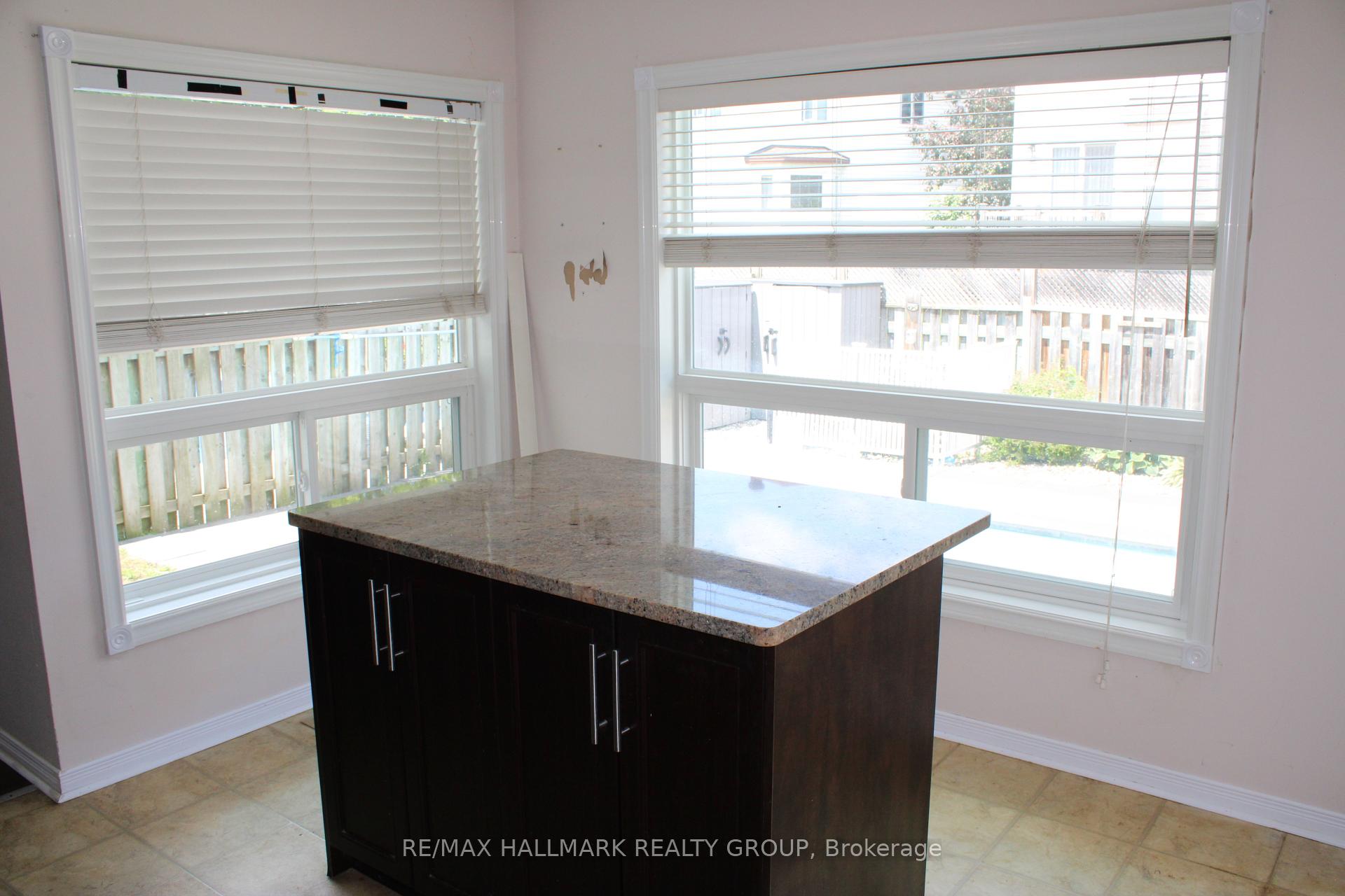 Photo 10 of 47 Emerald Meadows Drive, Ottawa, Kanata - Emerald Meadows/Trailwest — HOMEH