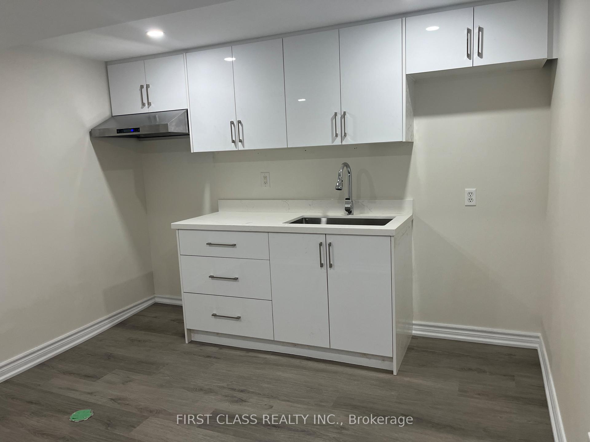 Photo 2 of Unit lower, 14 Pringle Avenue, Markham, Markham Village — HOMEH