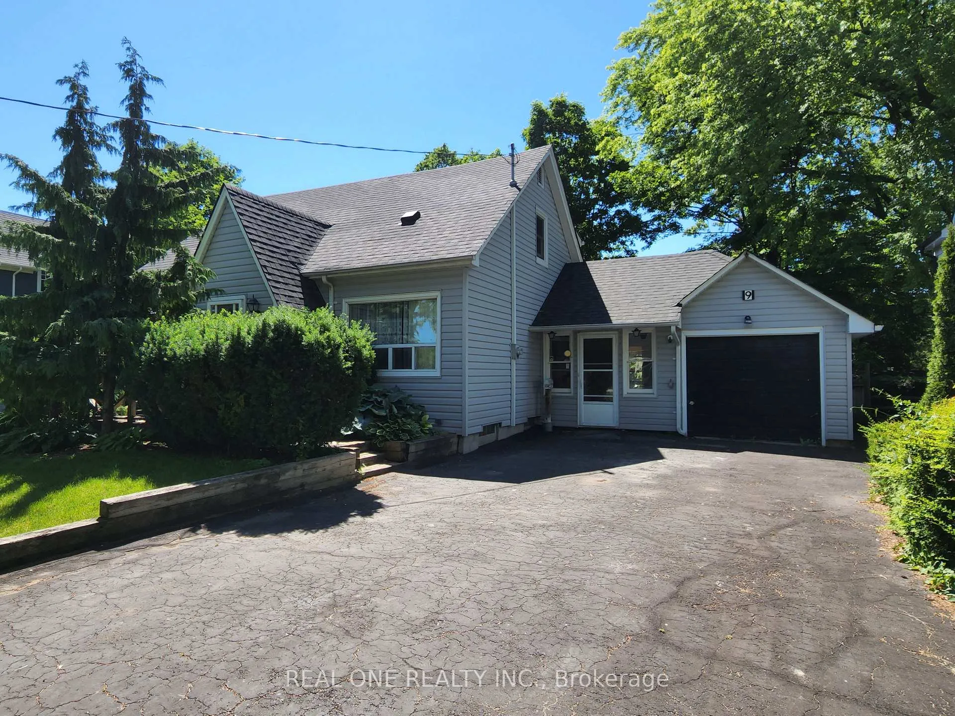Photo 2 of 9 Erlane Avenue, Markham, Bullock — HOMEH