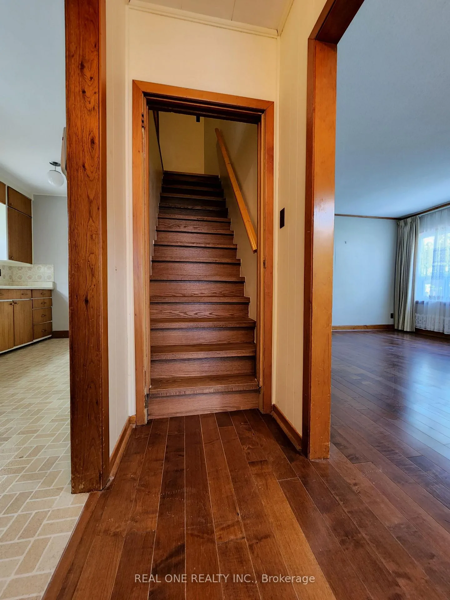 Photo 4 of 9 Erlane Avenue, Markham, Bullock — HOMEH