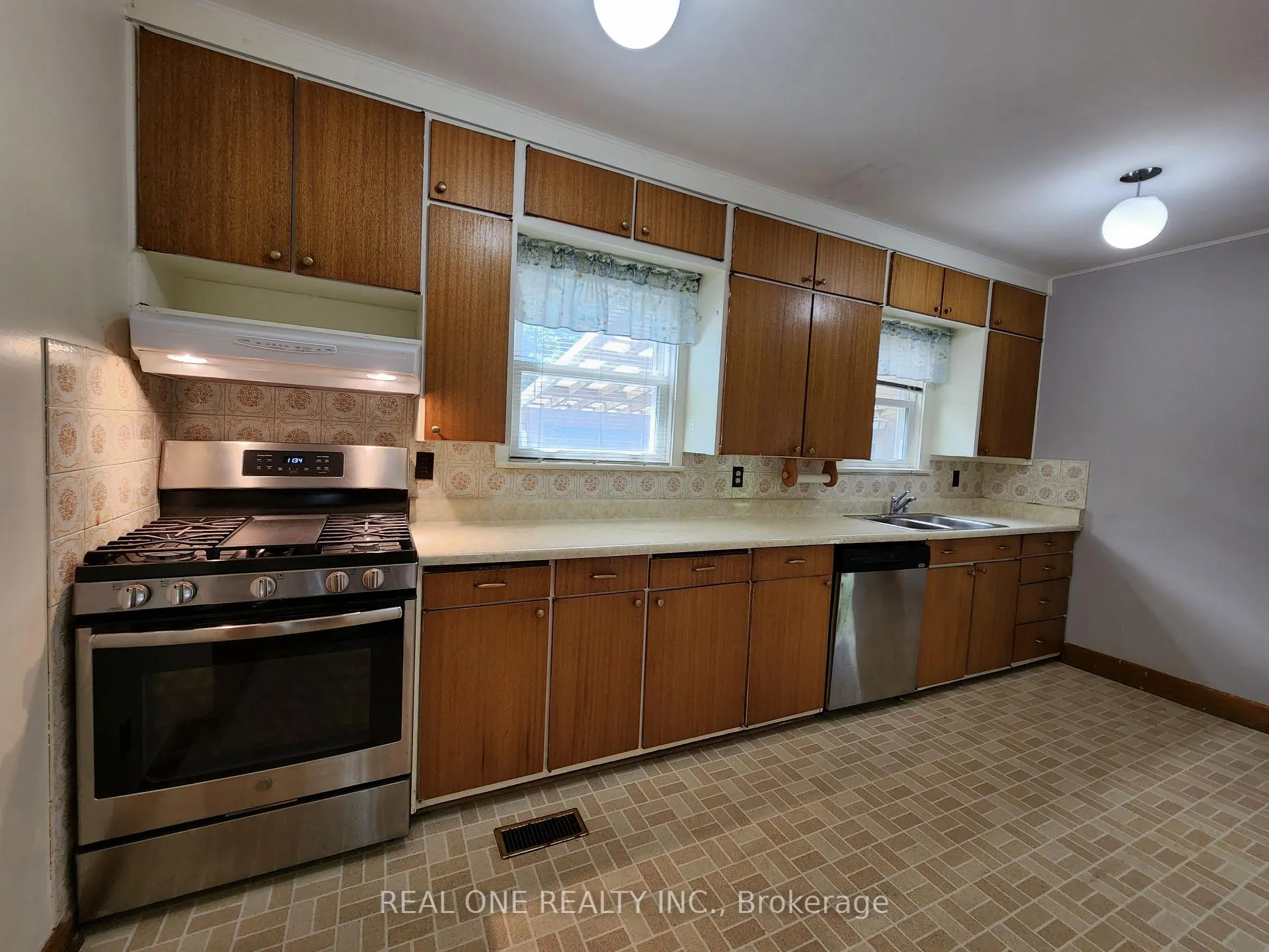 Photo 5 of 9 Erlane Avenue, Markham, Bullock — HOMEH
