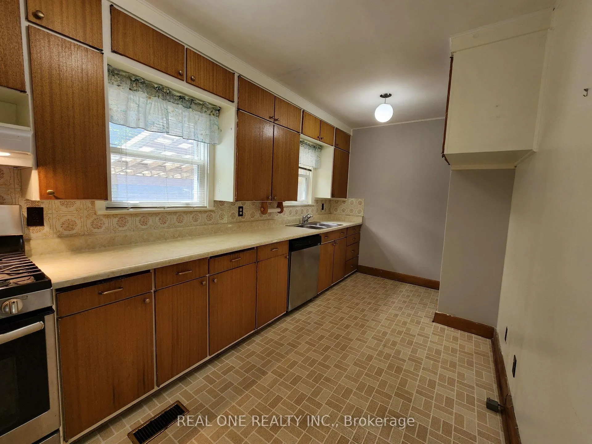 Photo 6 of 9 Erlane Avenue, Markham, Bullock — HOMEH