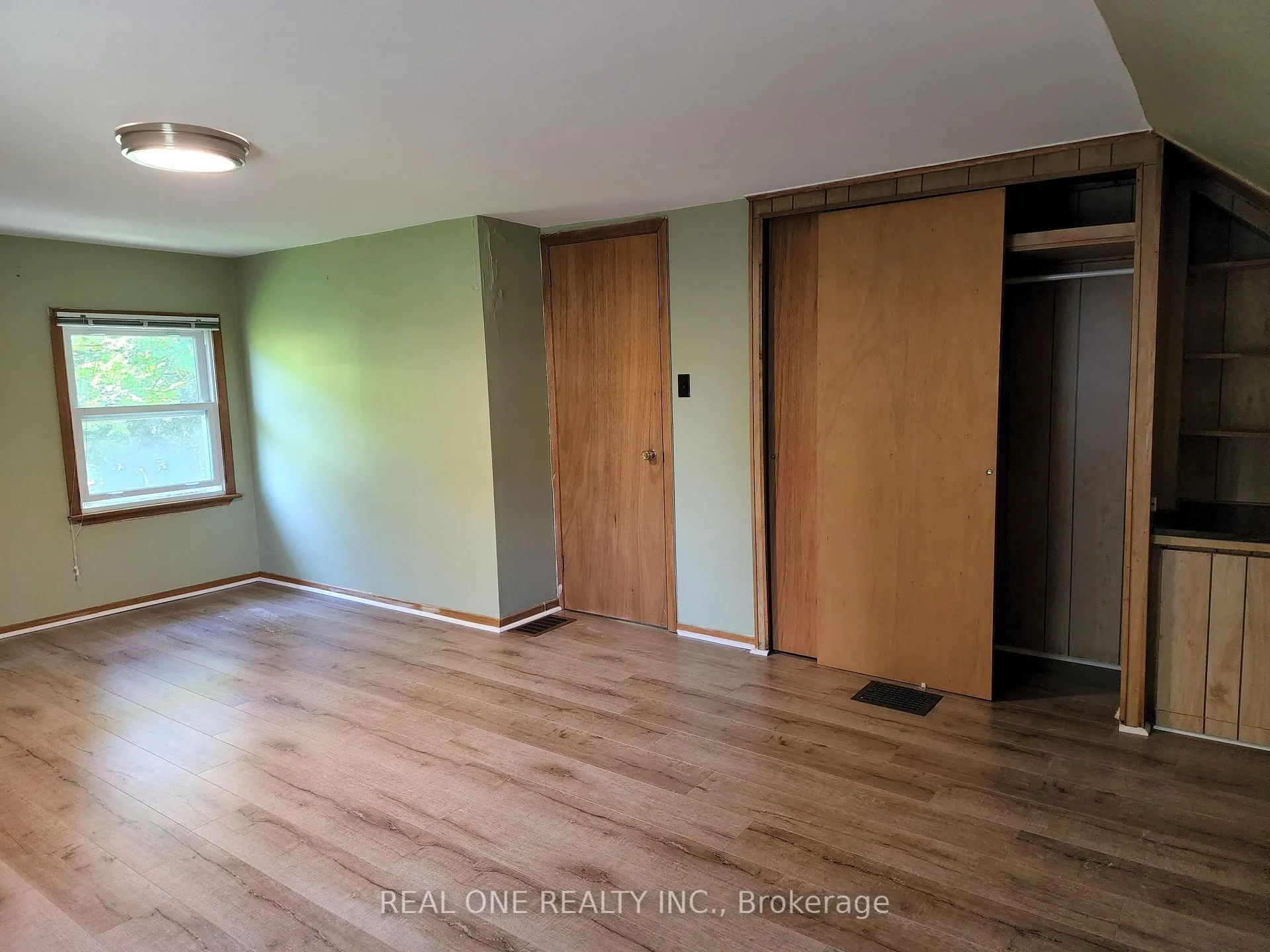 Photo 12 of 9 Erlane Avenue, Markham, Bullock — HOMEH