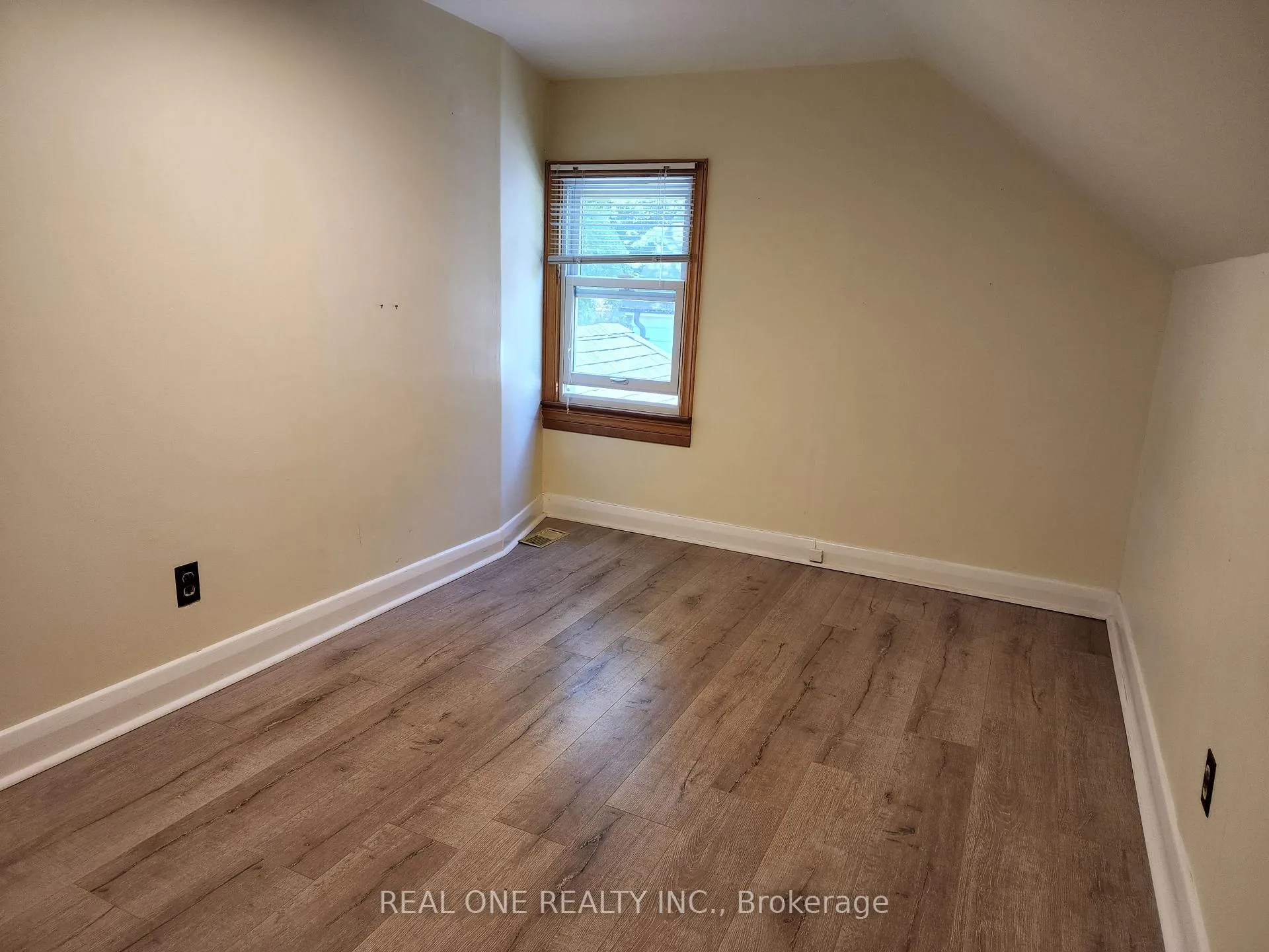 Photo 13 of 9 Erlane Avenue, Markham, Bullock — HOMEH