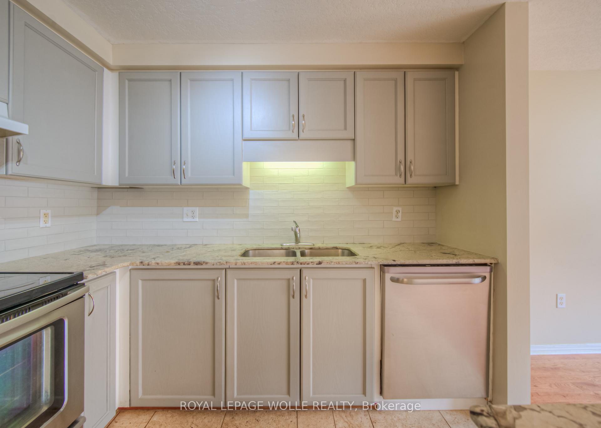 Photo 6 of 30 Chantilly Street, Kitchener, Huron Park — HOMEH