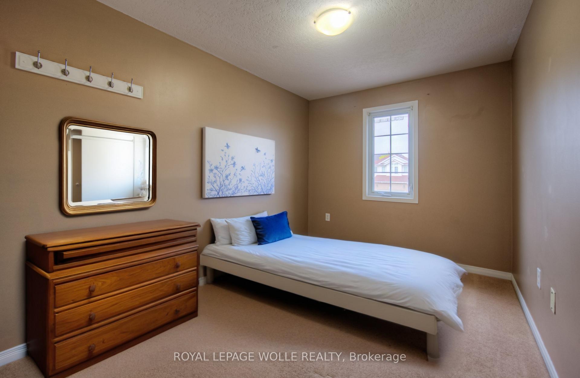 Photo 10 of 30 Chantilly Street, Kitchener, Huron Park — HOMEH