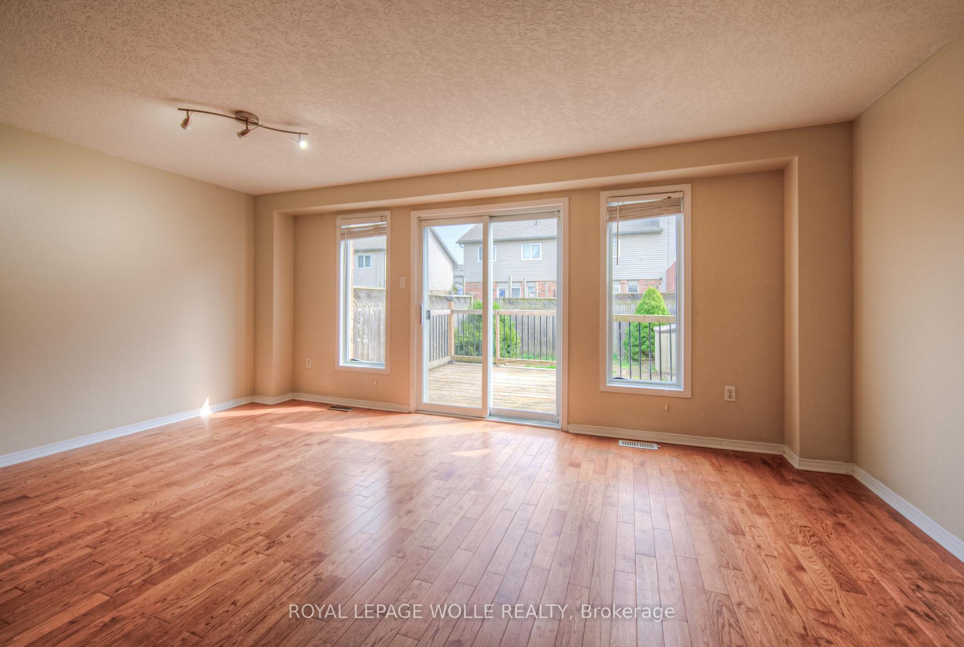 Photo 15 of 30 Chantilly Street, Kitchener, Huron Park — HOMEH