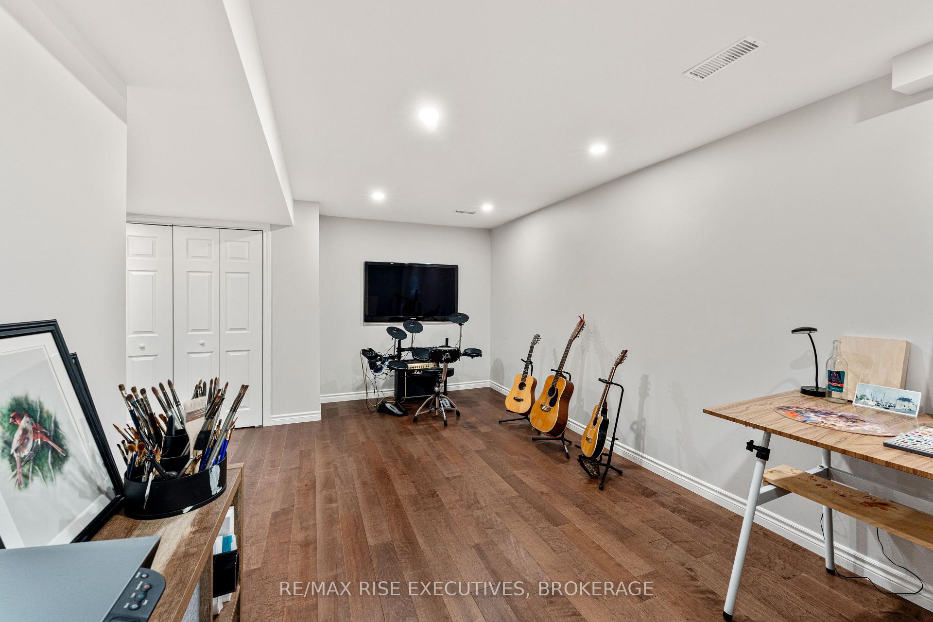 Photo 42 of 1118 Woodhaven Drive, Kingston, City Northwest — HOMEH