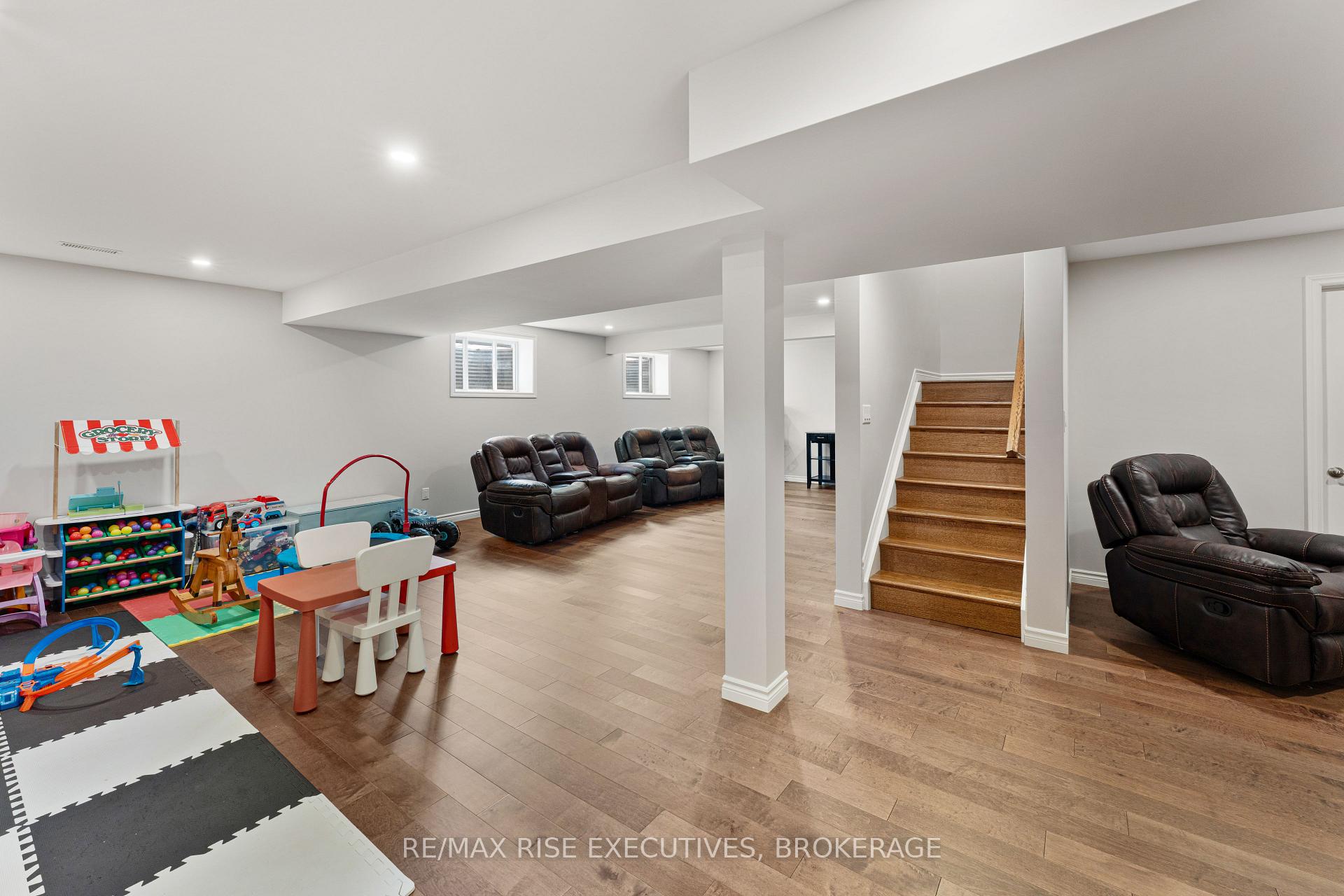 Photo 43 of 1118 Woodhaven Drive, Kingston, City Northwest — HOMEH