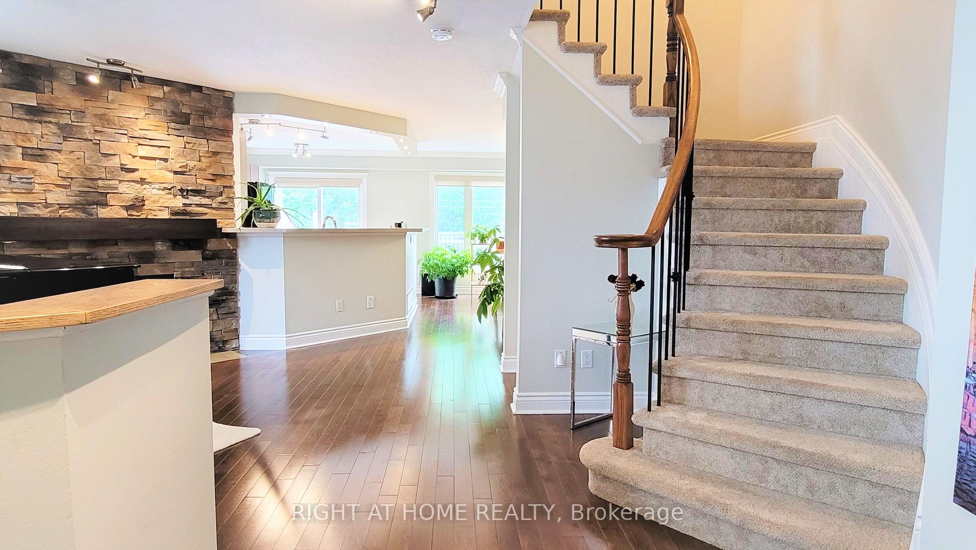 Photo 3 of 542 Aberfoyle Circle, Ottawa, Kanata - Morgan's Grant/South March — HOMEH