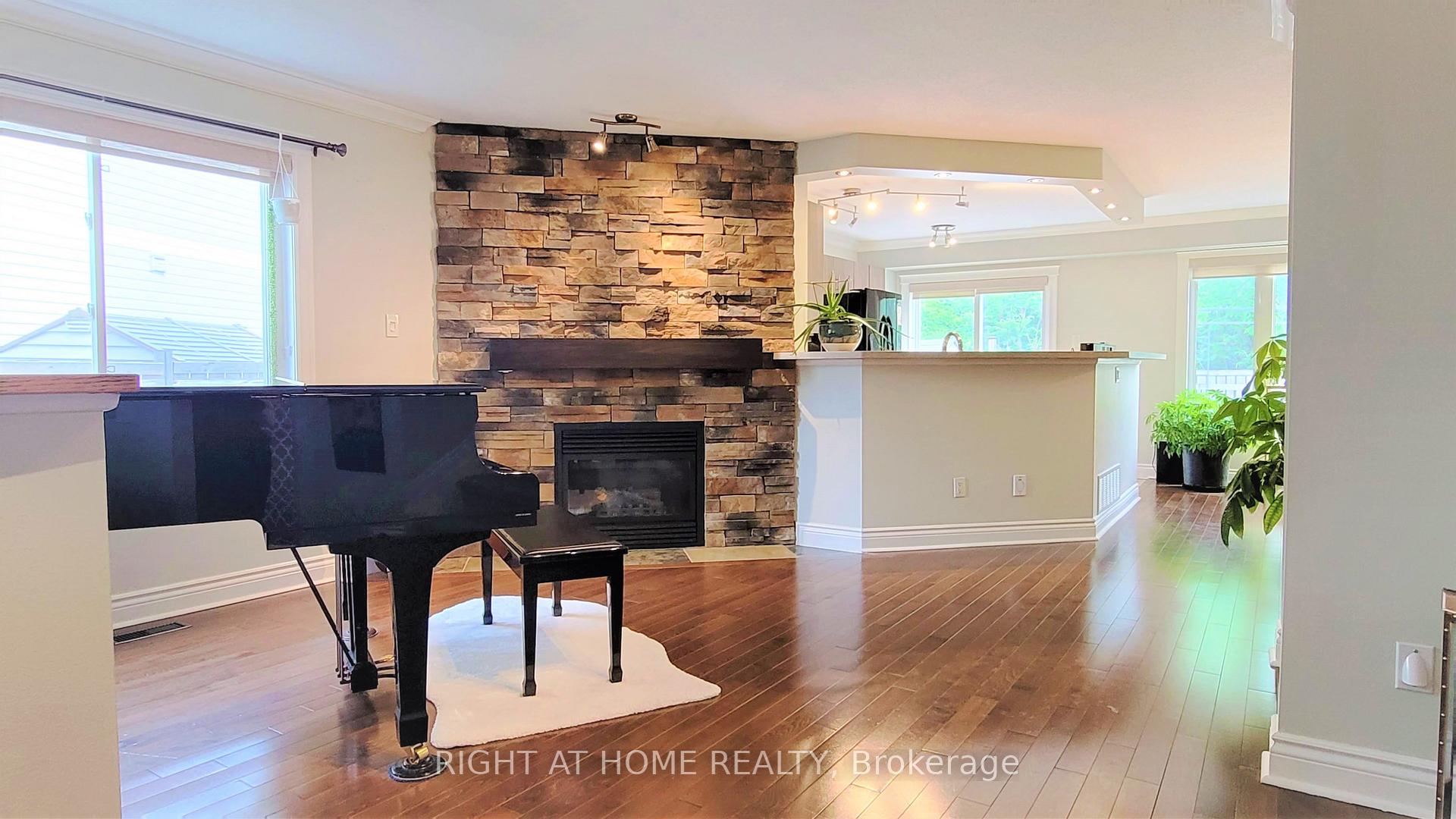 Photo 4 of 542 Aberfoyle Circle, Ottawa, Kanata - Morgan's Grant/South March — HOMEH