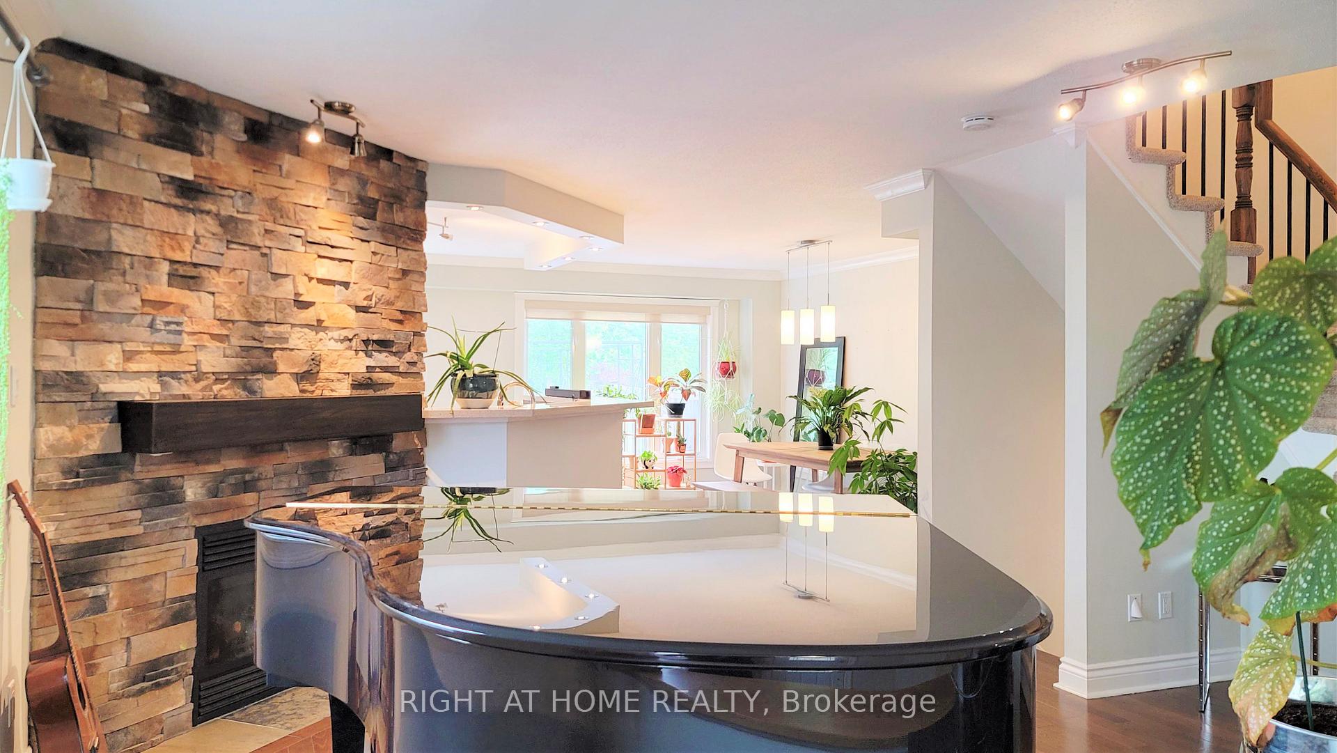 Photo 5 of 542 Aberfoyle Circle, Ottawa, Kanata - Morgan's Grant/South March — HOMEH