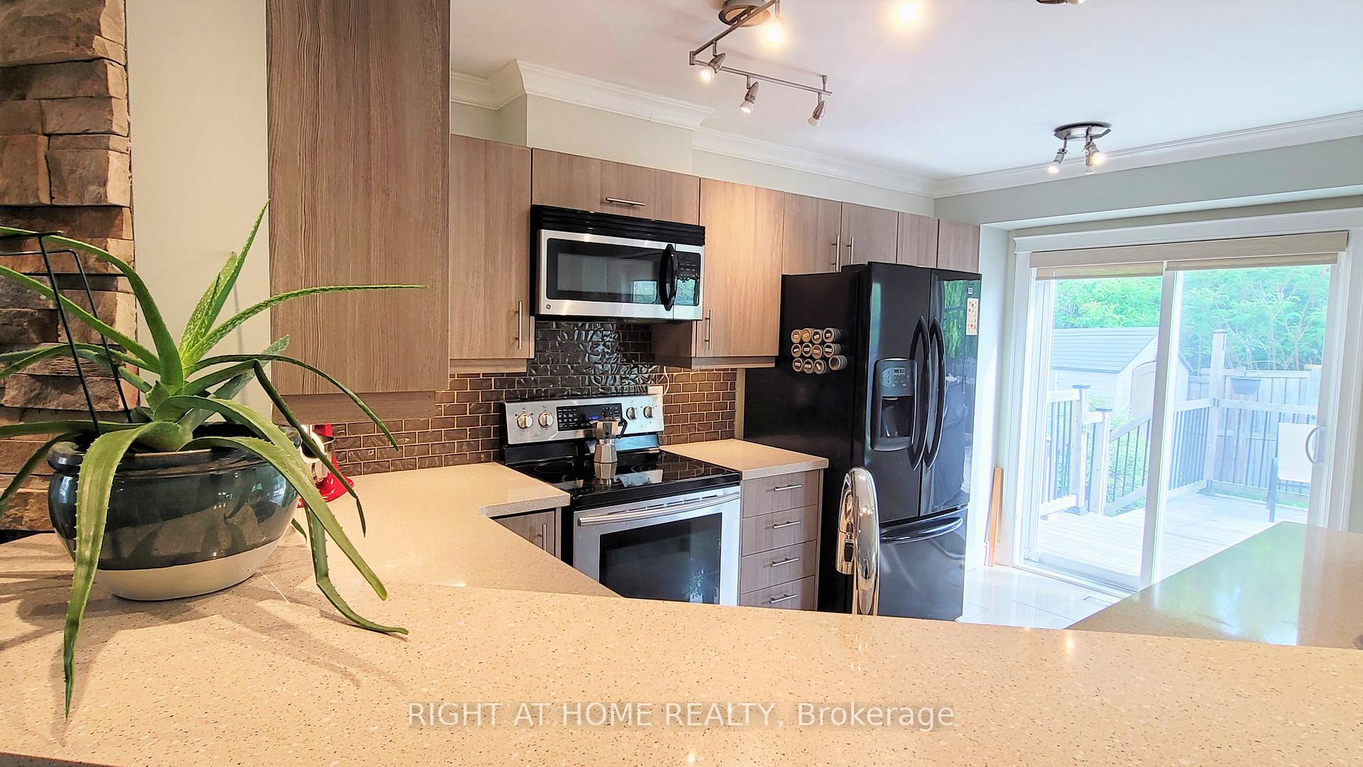 Photo 8 of 542 Aberfoyle Circle, Ottawa, Kanata - Morgan's Grant/South March — HOMEH