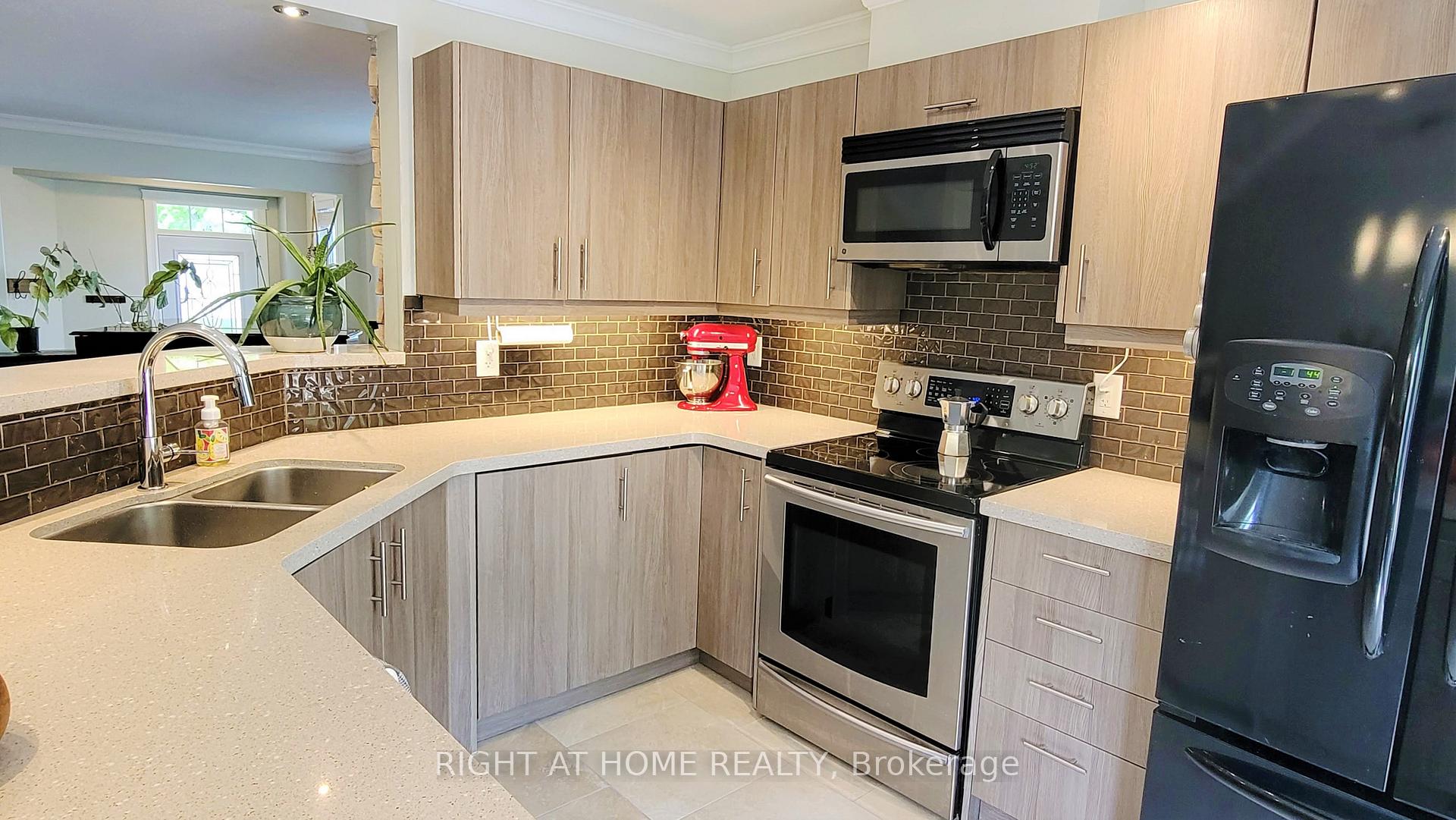 Photo 9 of 542 Aberfoyle Circle, Ottawa, Kanata - Morgan's Grant/South March — HOMEH