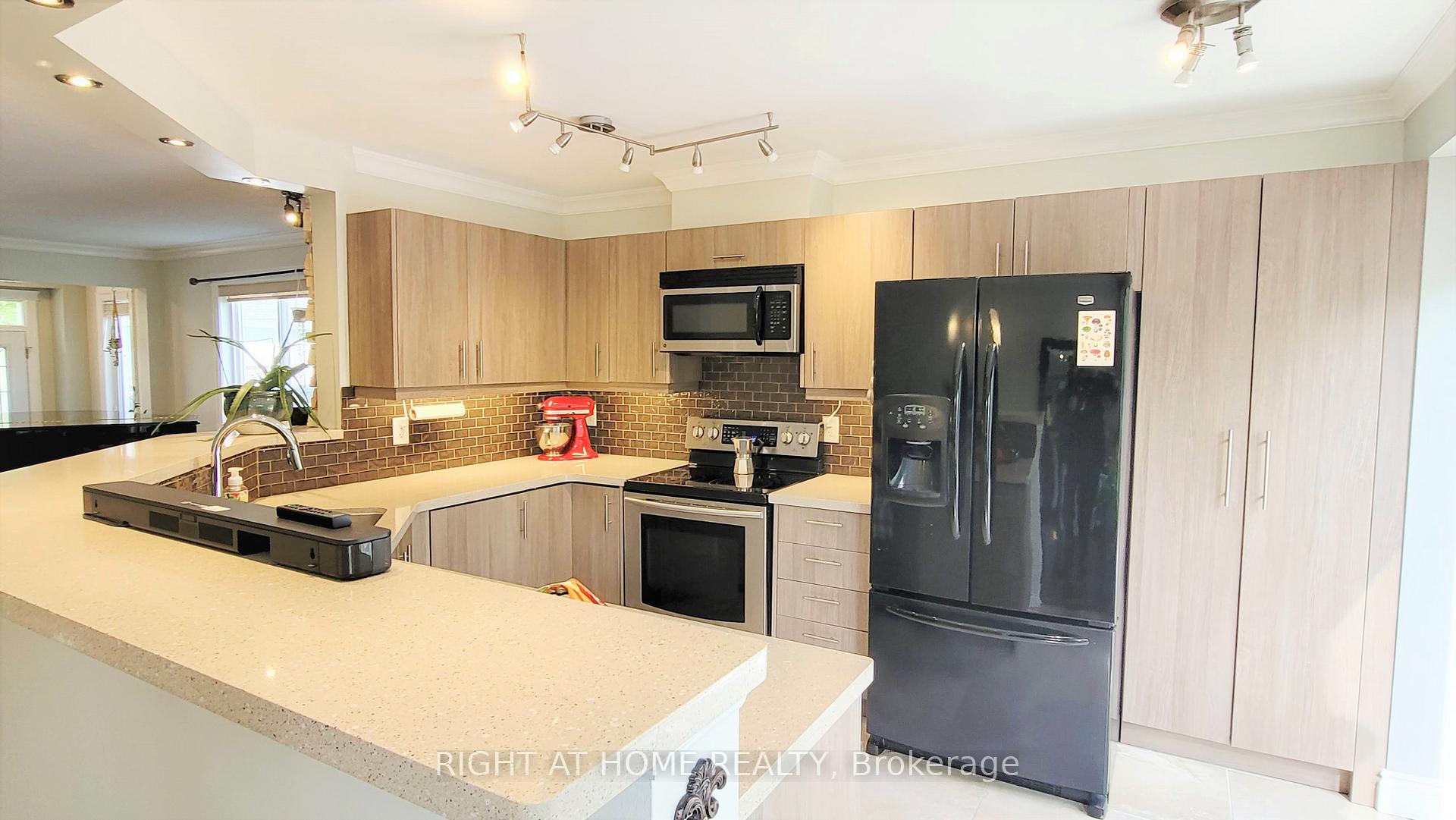 Photo 10 of 542 Aberfoyle Circle, Ottawa, Kanata - Morgan's Grant/South March — HOMEH