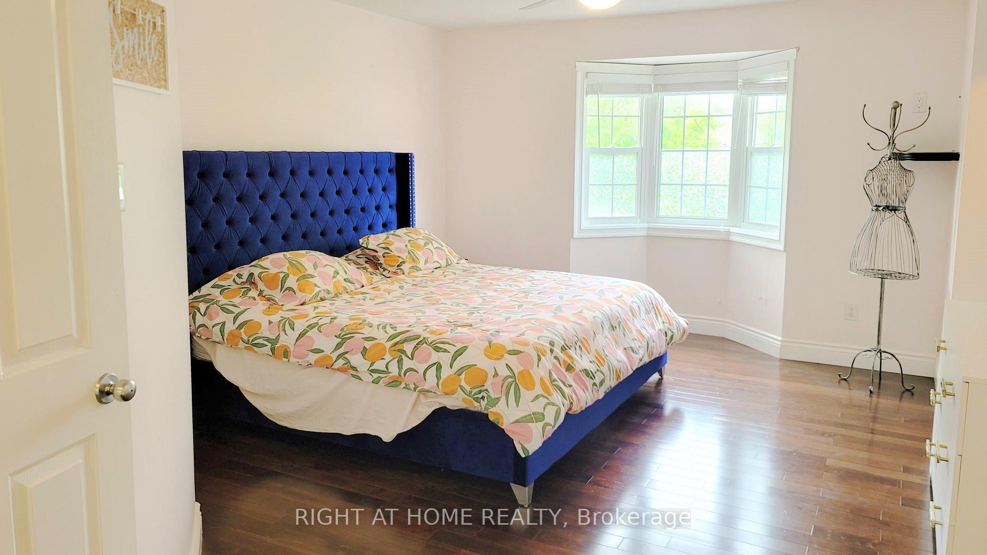 Photo 12 of 542 Aberfoyle Circle, Ottawa, Kanata - Morgan's Grant/South March — HOMEH