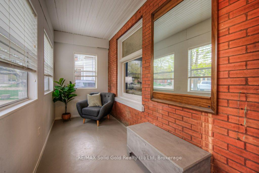 Photo 3 of 158 Waterloo Street, Kitchener — HOMEH