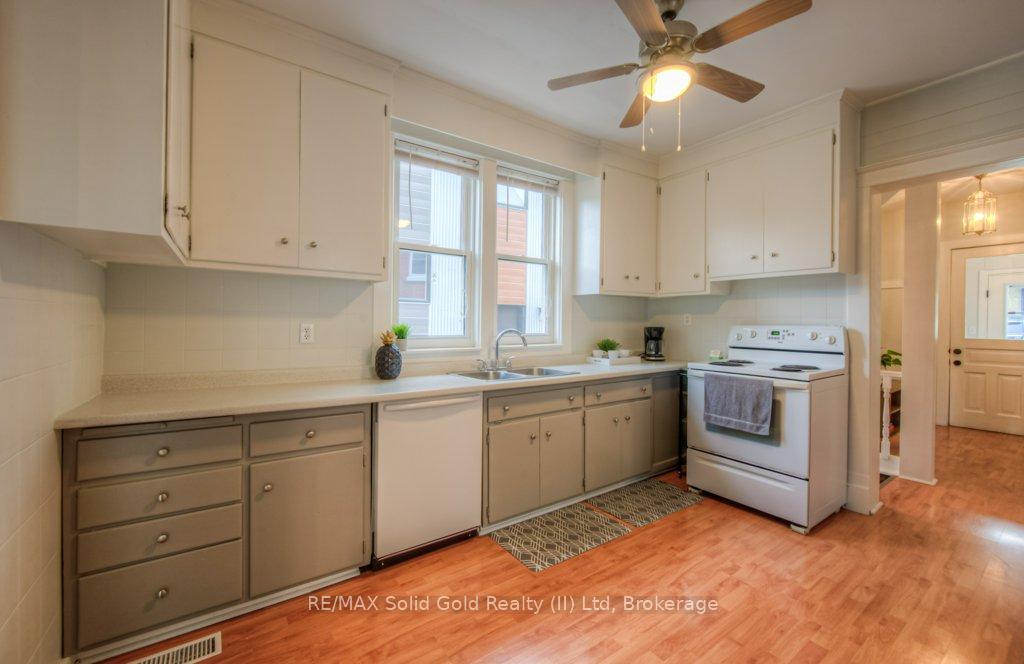 Photo 11 of 158 Waterloo Street, Kitchener — HOMEH