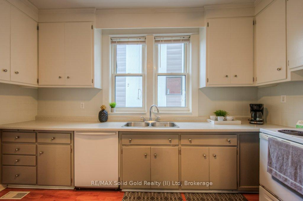 Photo 12 of 158 Waterloo Street, Kitchener — HOMEH