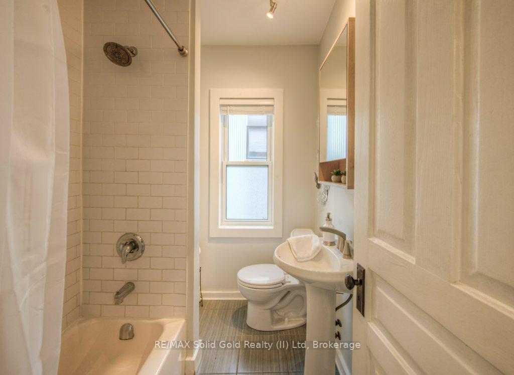 Photo 21 of 158 Waterloo Street, Kitchener — HOMEH
