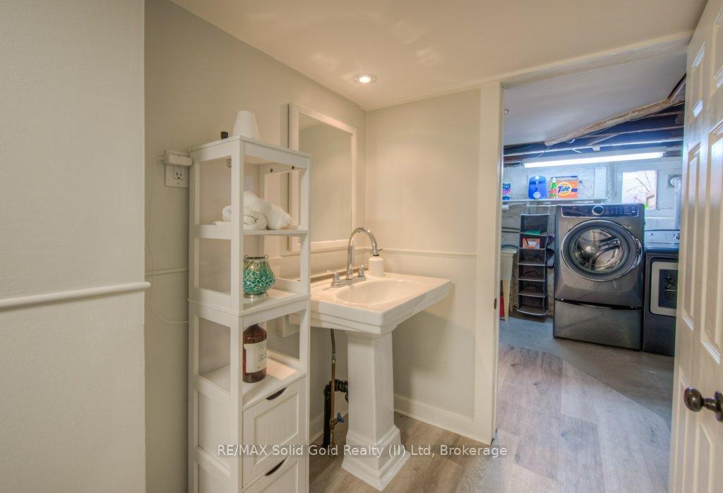 Photo 32 of 158 Waterloo Street, Kitchener — HOMEH