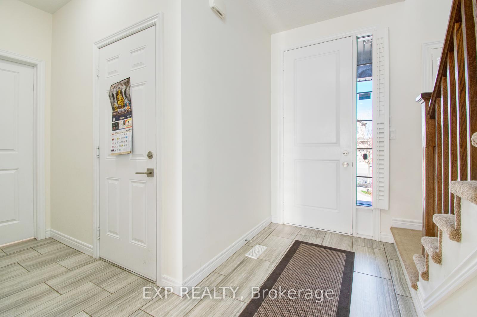 Photo 4 of 14 Willowrun Drive, Kitchener, Grand River South — HOMEH