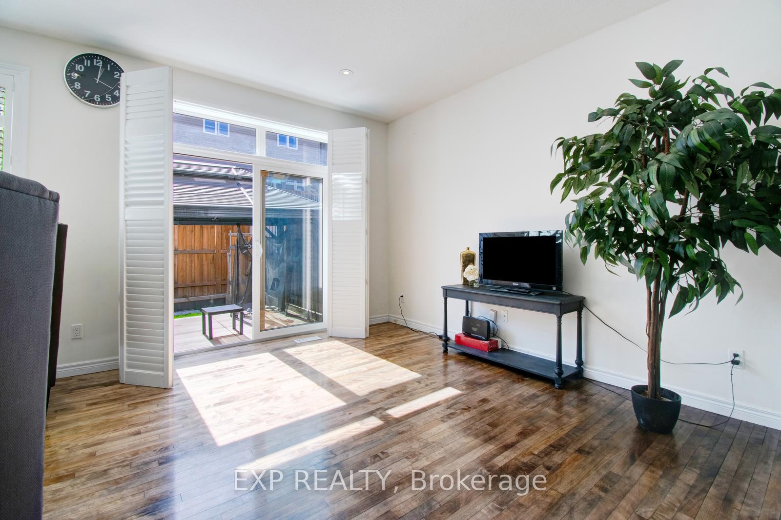 Photo 16 of 14 Willowrun Drive, Kitchener, Grand River South — HOMEH