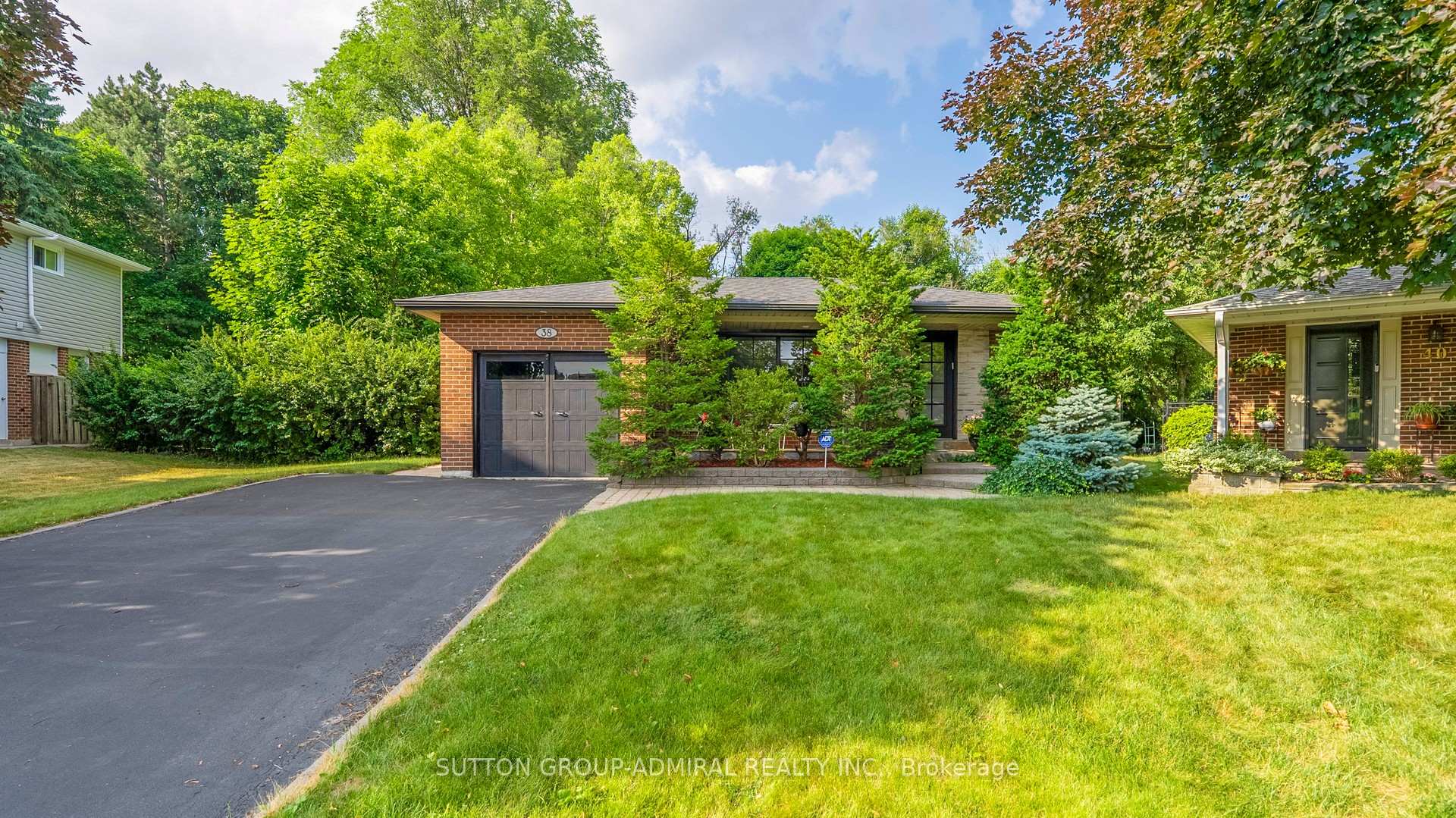 Photo 1 of 38 Blue Spruce Lane, Markham, Royal Orchard — HOMEH