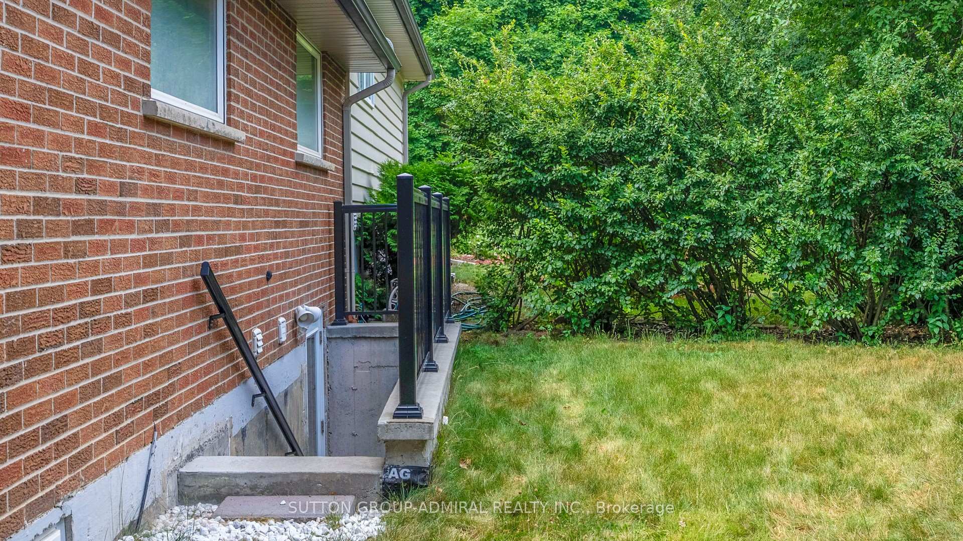 Photo 30 of 38 Blue Spruce Lane, Markham, Royal Orchard — HOMEH