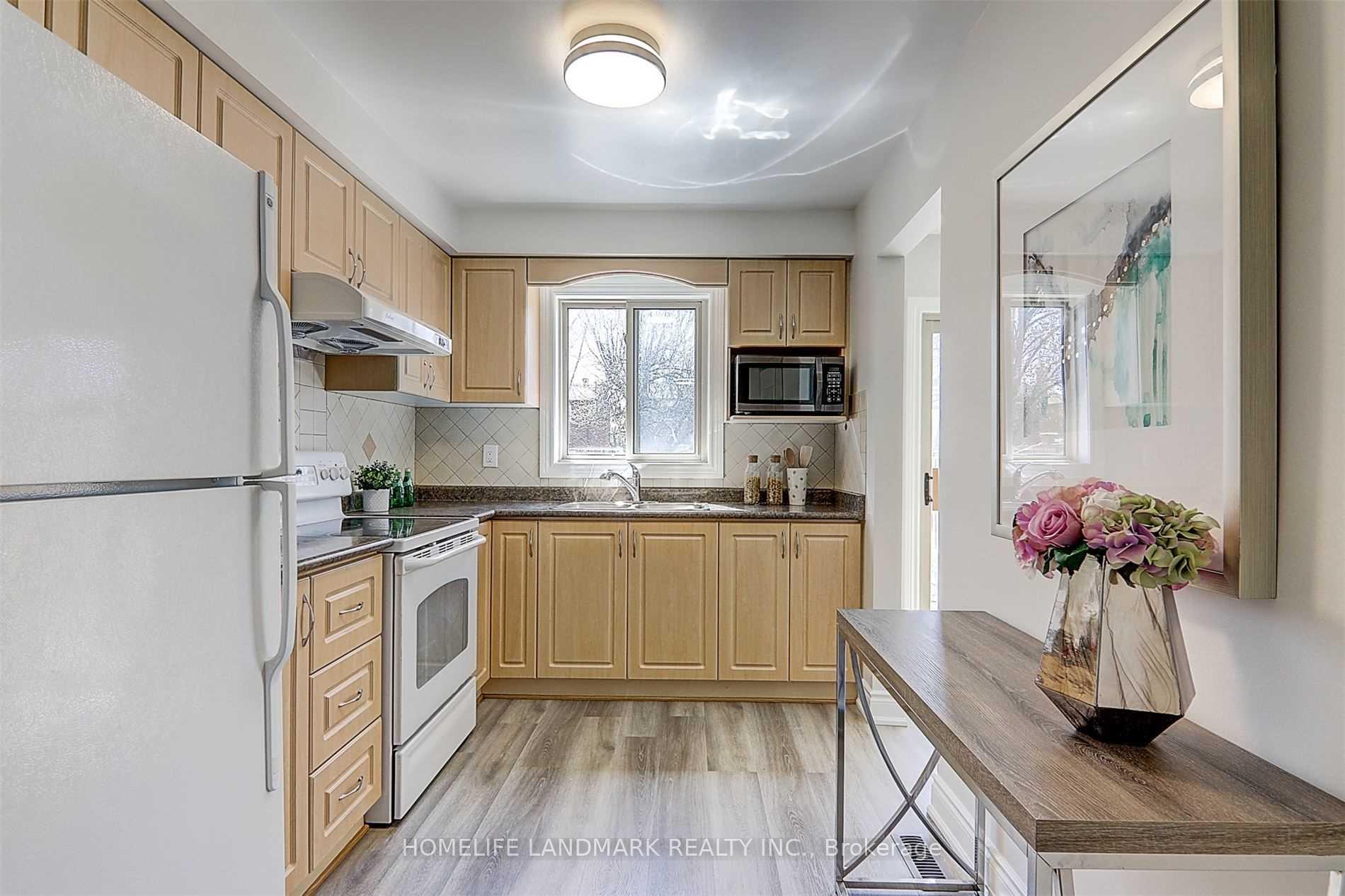 Photo 16 of 17 Debden Road, Markham, Milliken Mills East — HOMEH