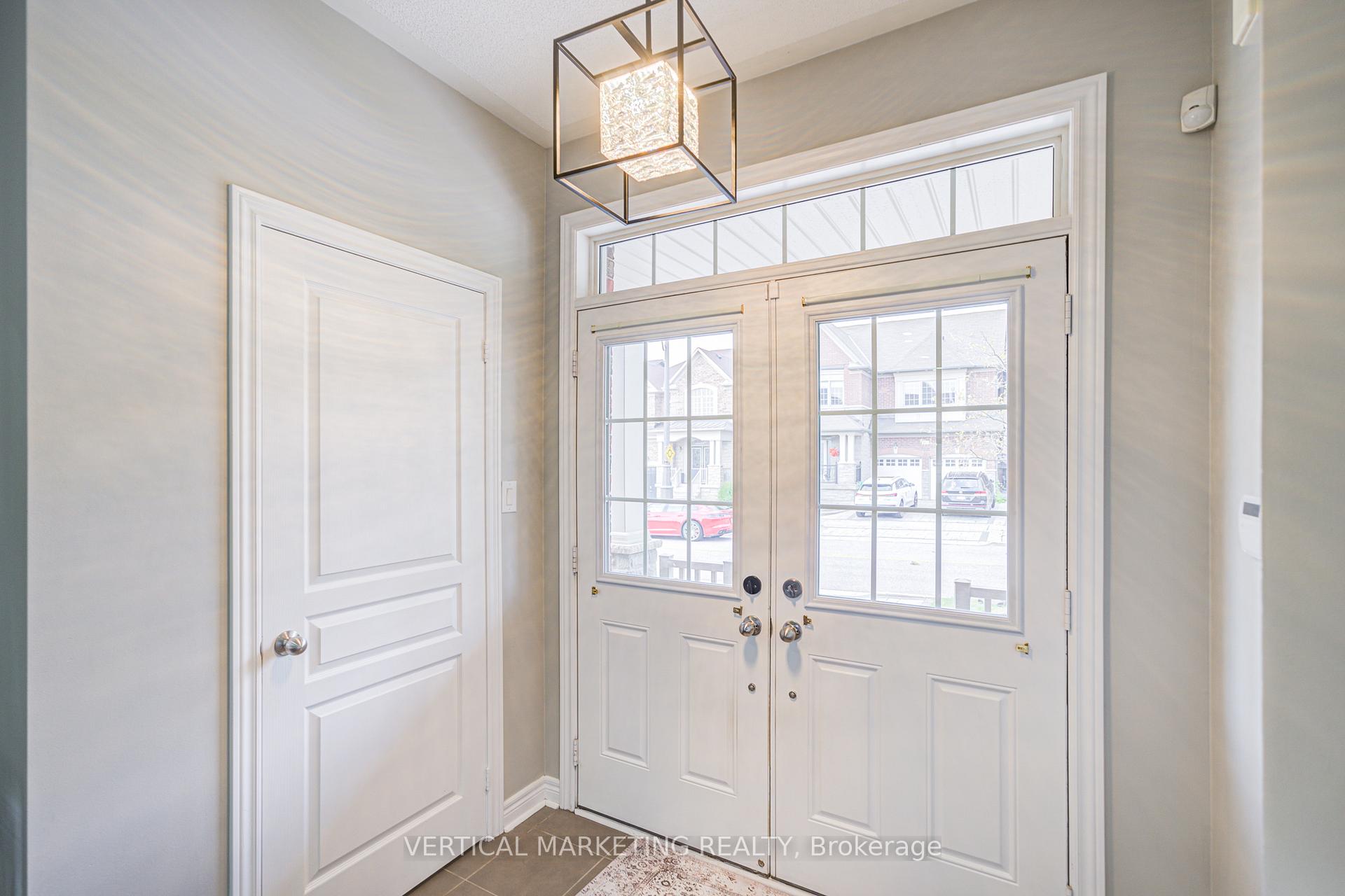 Photo 4 of 141 Beckett Avenue, Markham, Berczy — HOMEH