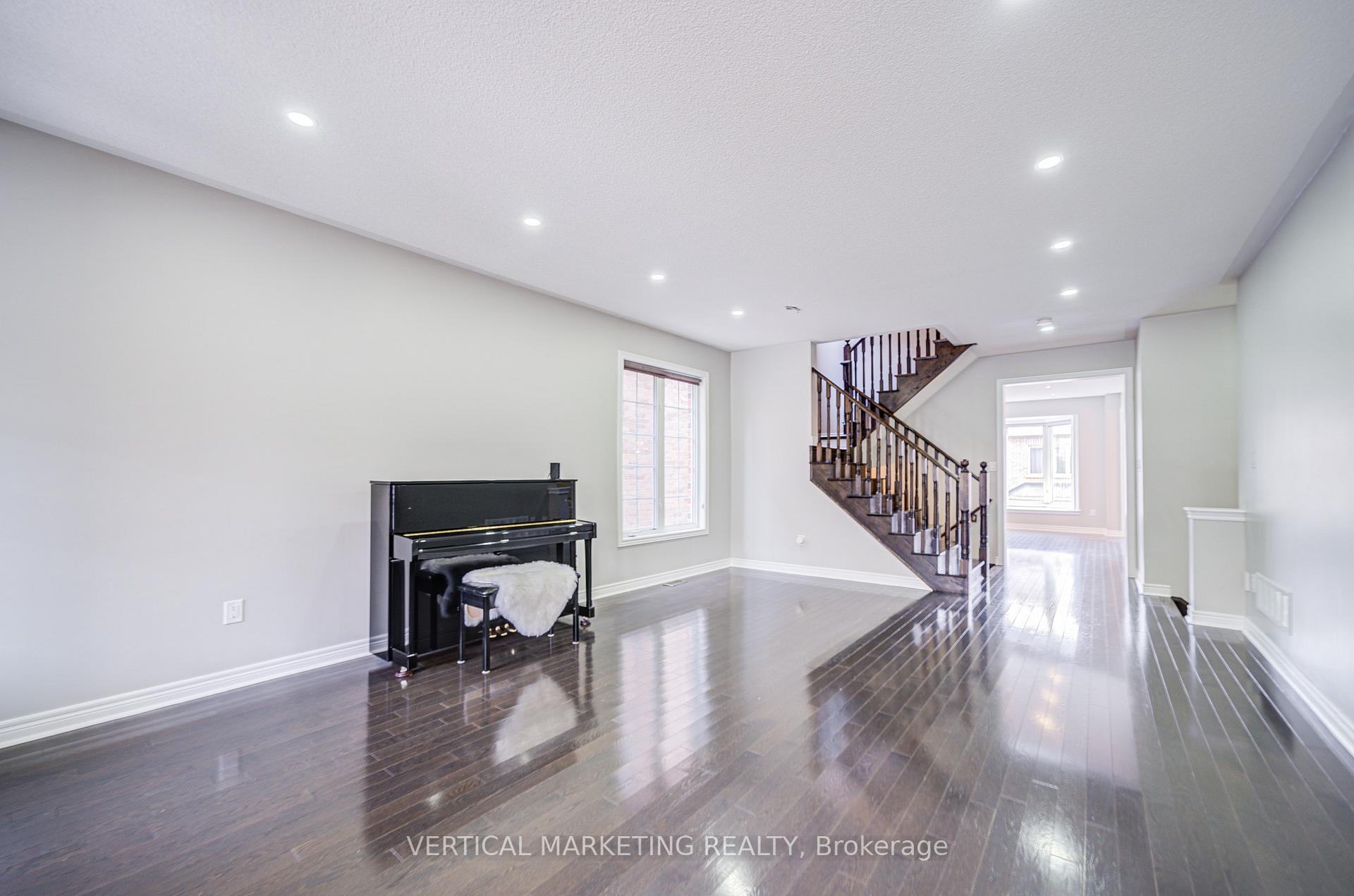 Photo 5 of 141 Beckett Avenue, Markham, Berczy — HOMEH