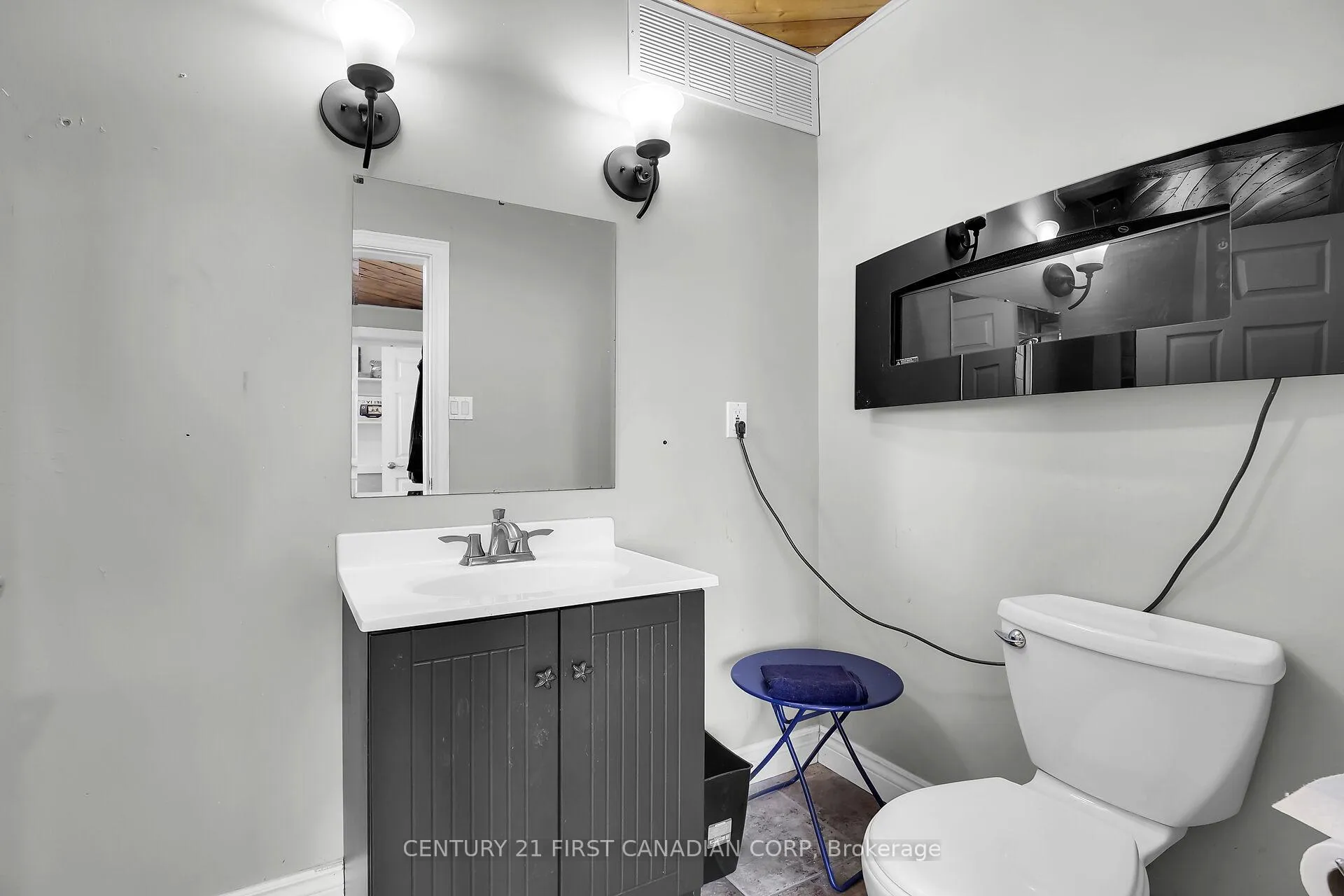 Photo 8 of 23992 Denfield Road, Middlesex Centre, Denfield — HOMEH