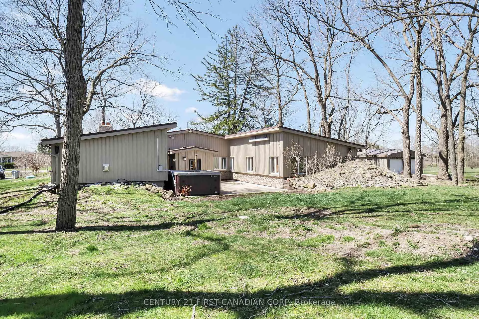 Photo 30 of 23992 Denfield Road, Middlesex Centre, Denfield — HOMEH
