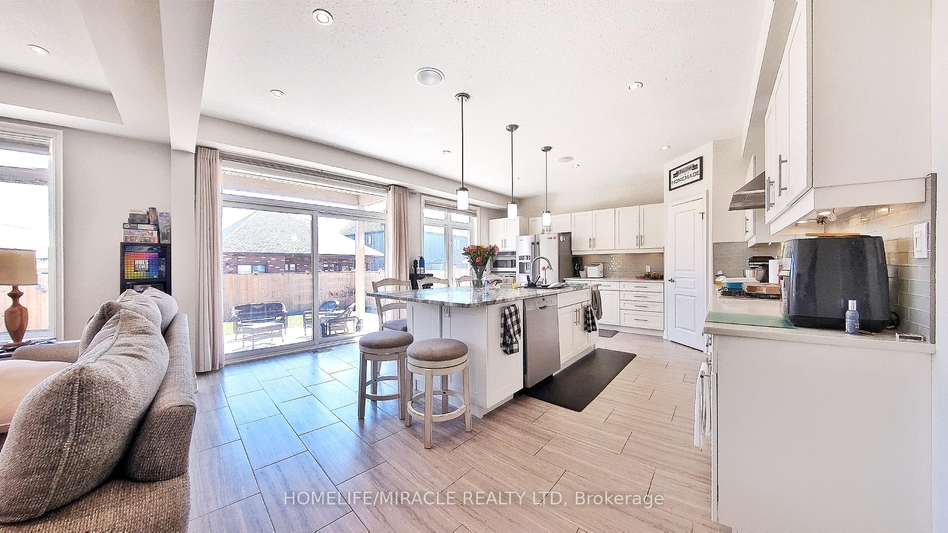 Photo 11 of 117 Eaglecrest Street, Kitchener — HOMEH