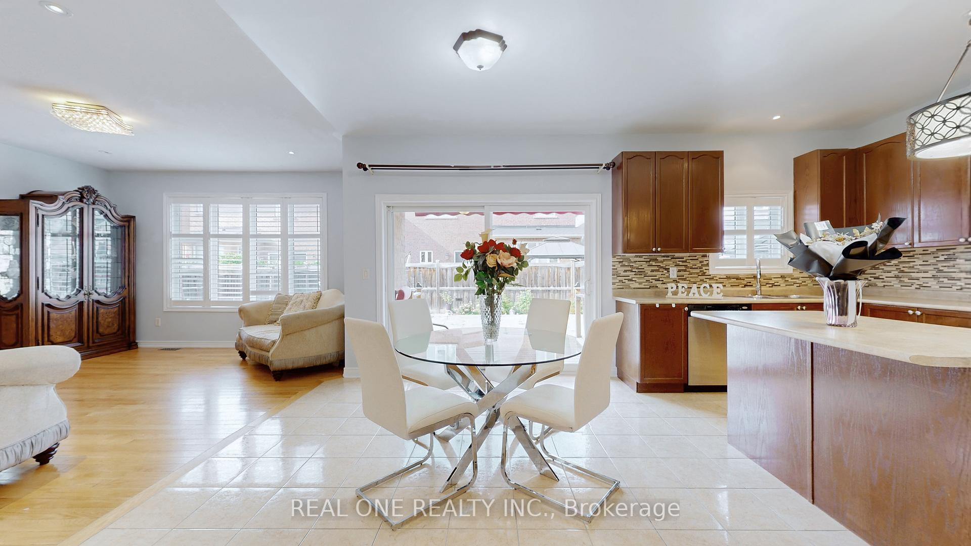 Photo 14 of 10 Willow Landing, Markham, Greensborough — HOMEH