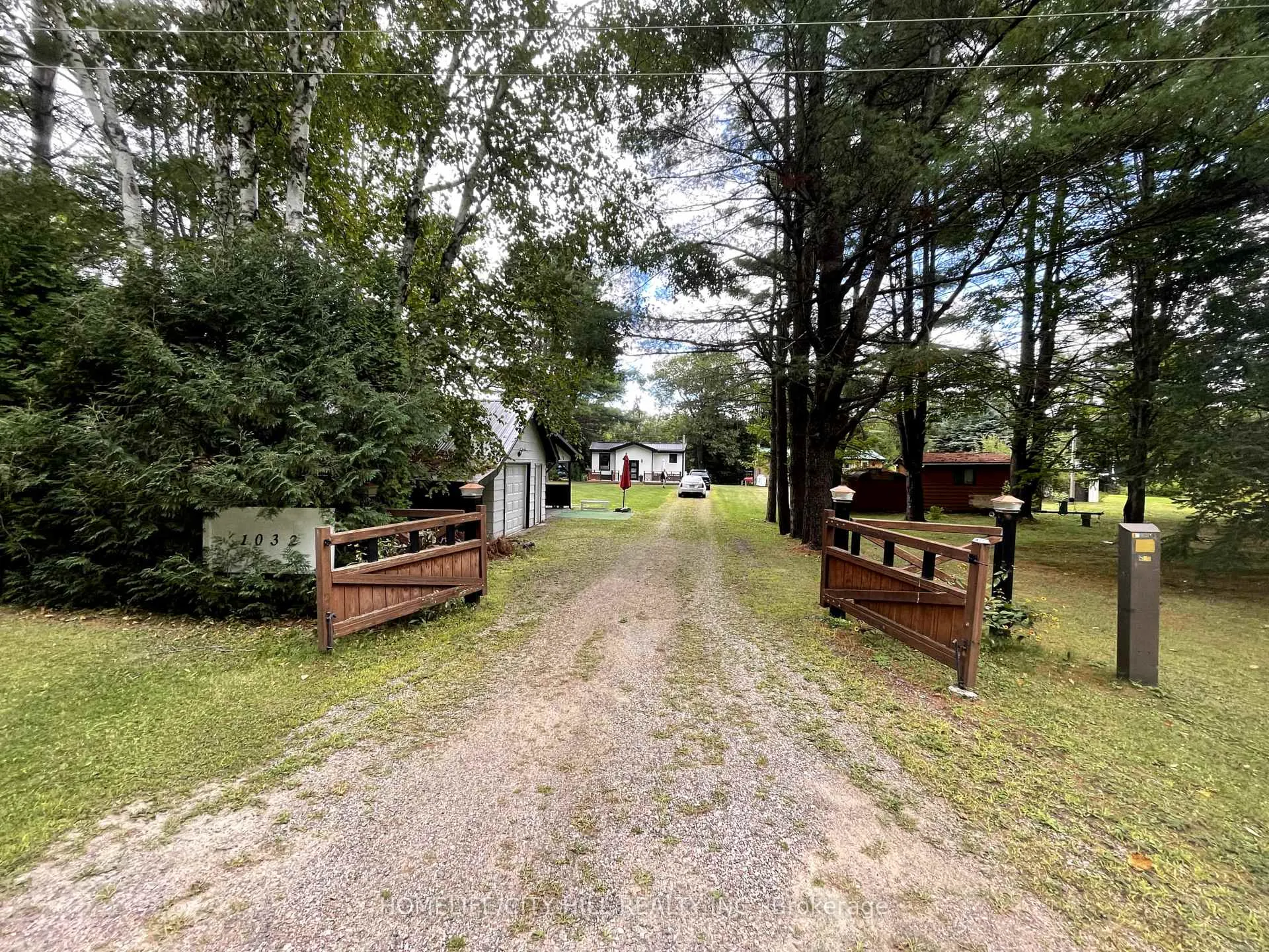 Photo 24 of 1032 Moore Lake Estates Road, Minden Hills, Lutterworth — HOMEH