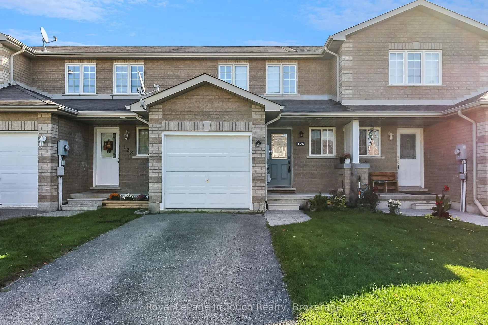 Photo 2 of 126 Southwinds Crescent, Midland — HOMEH