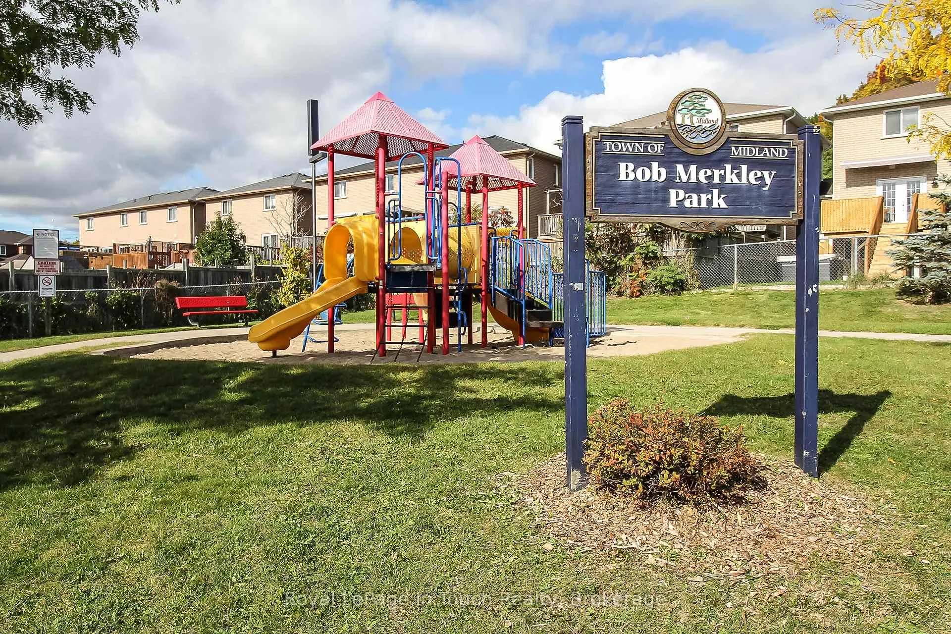 Photo 3 of 126 Southwinds Crescent, Midland — HOMEH