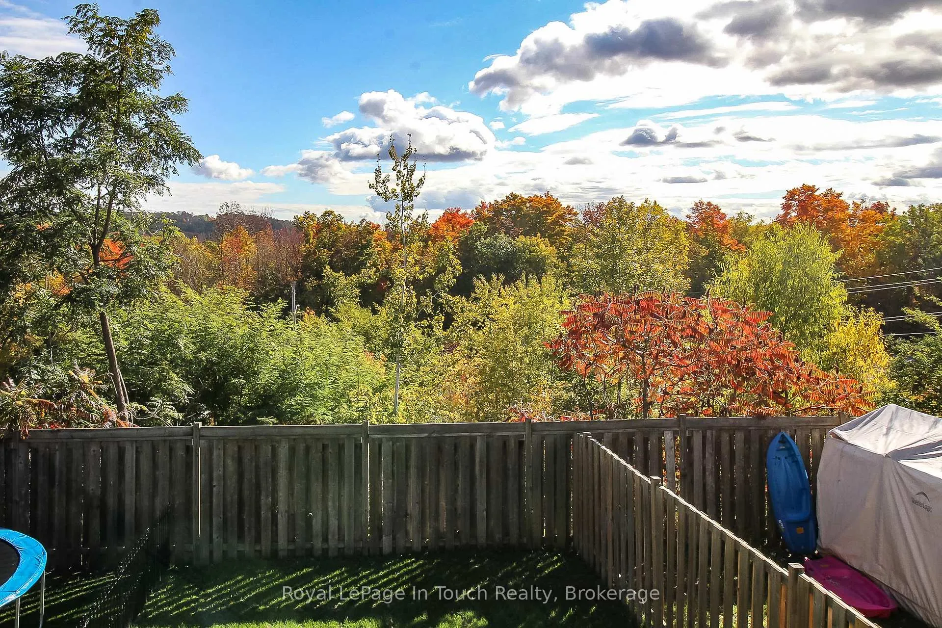 Photo 4 of 126 Southwinds Crescent, Midland — HOMEH