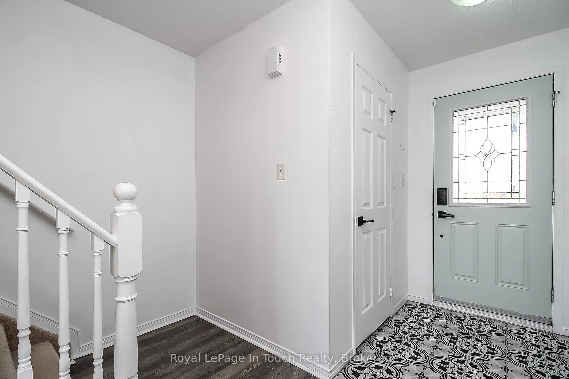 Photo 6 of 126 Southwinds Crescent, Midland — HOMEH
